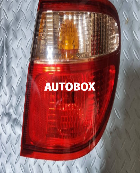 Nissan Bluebird Sylphy N16 Tail Light